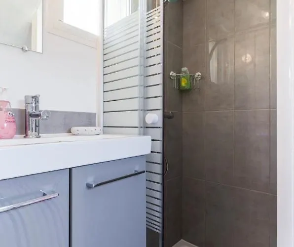 Apartment Homelivia, Attic -mansarde Sous Les Toits De Nizza